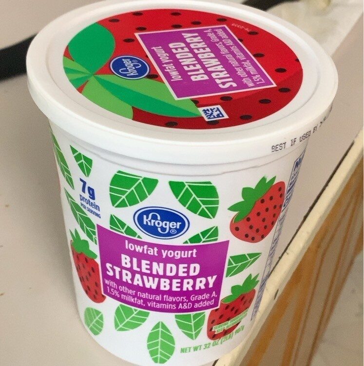 Lowfat blended strawberry yogurt - Product