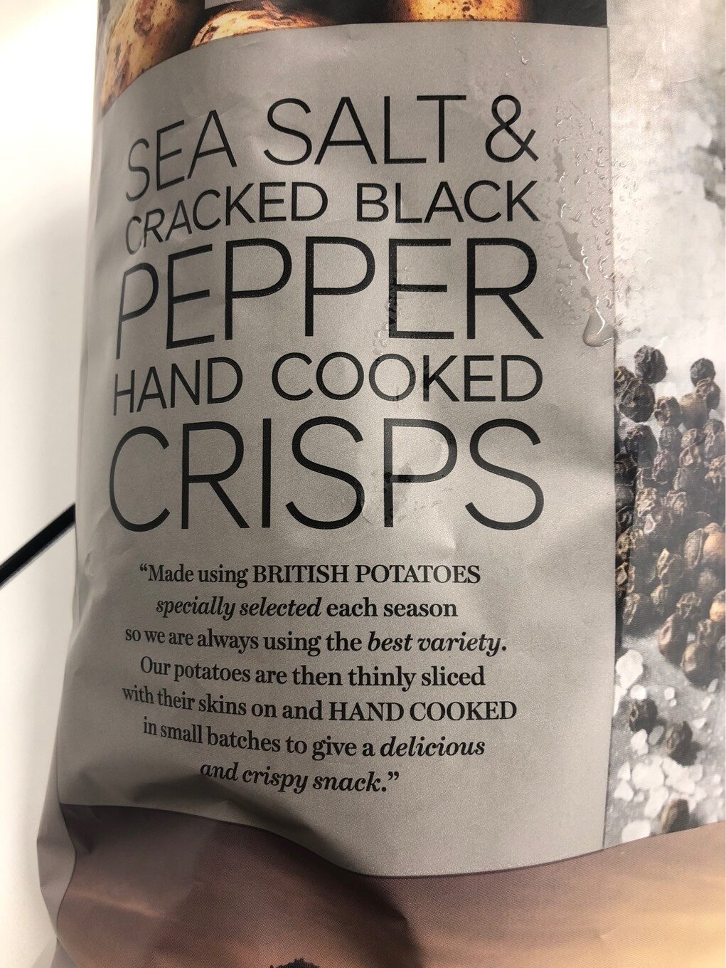 Sea salt & cracked black pepper crisps - Produit