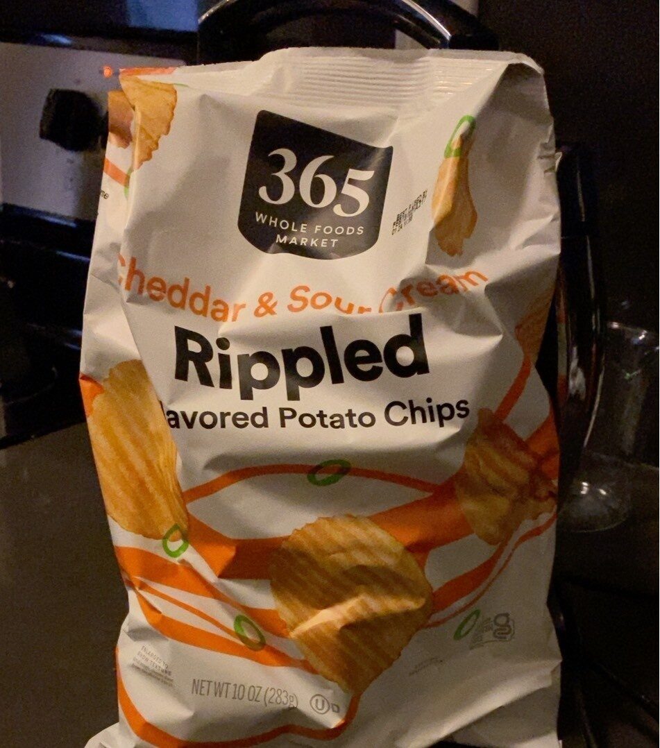 Cheddar & sour cream rippled potato chips - Product