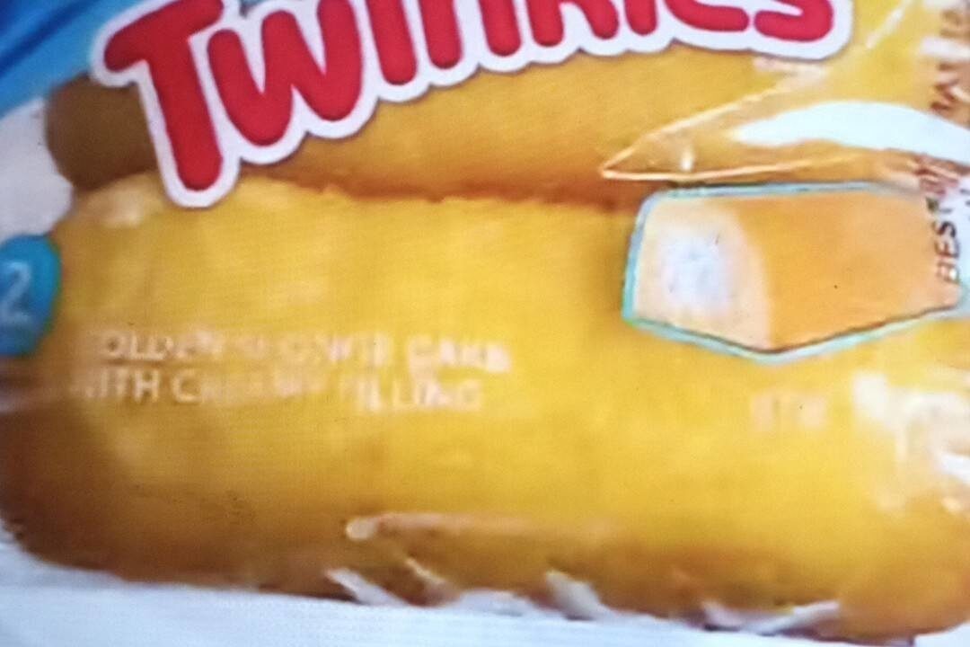 Hostess Twinkies golden sponge cake with creamy filling - Product