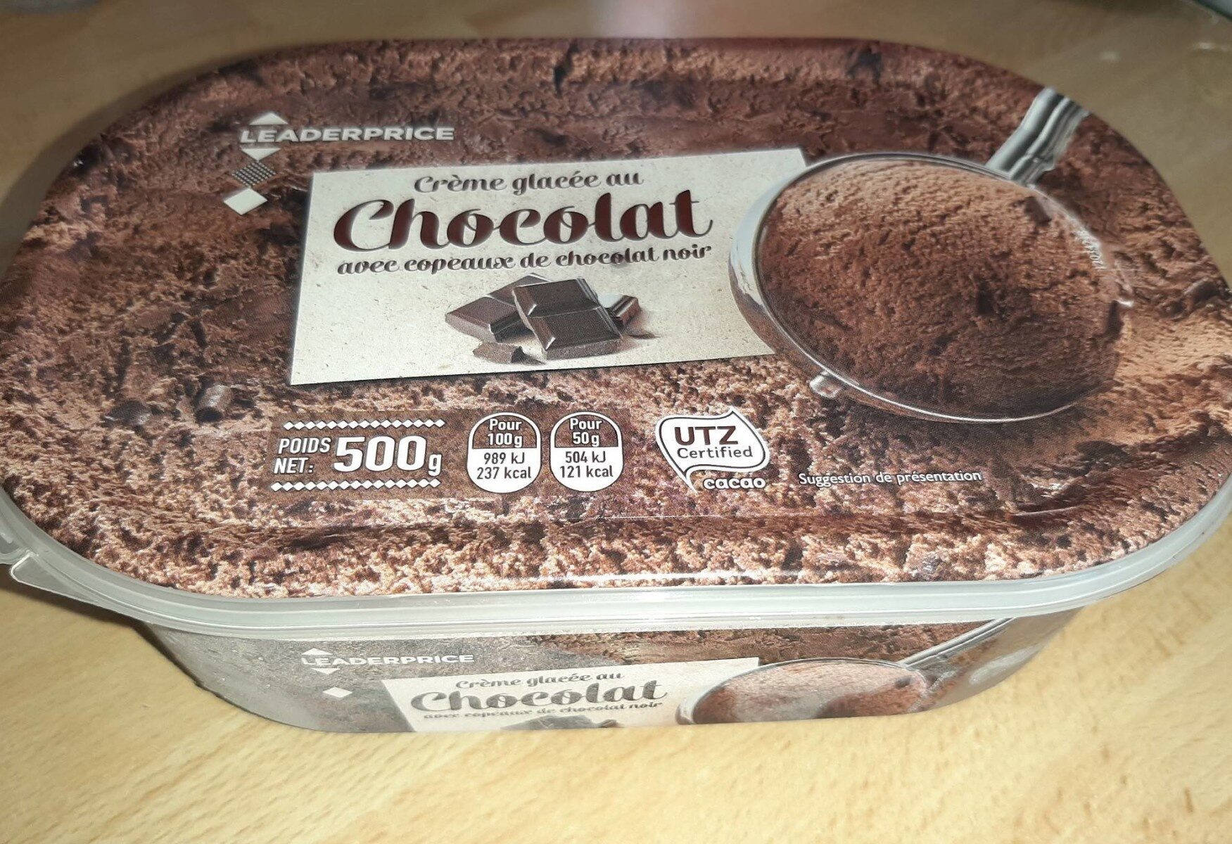 Crème glacée chocolat avec copeaux chocolat noir - Product - fr