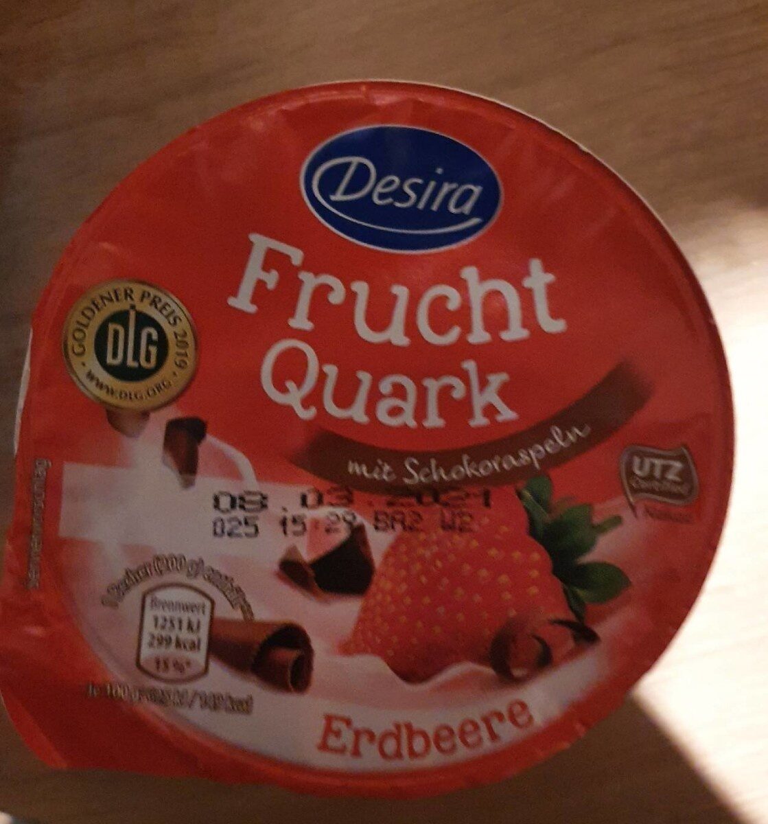 Frucht Quark mit Schokoraspeln Erdbeere - Produkt