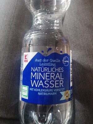 Natürliches mineral wasser