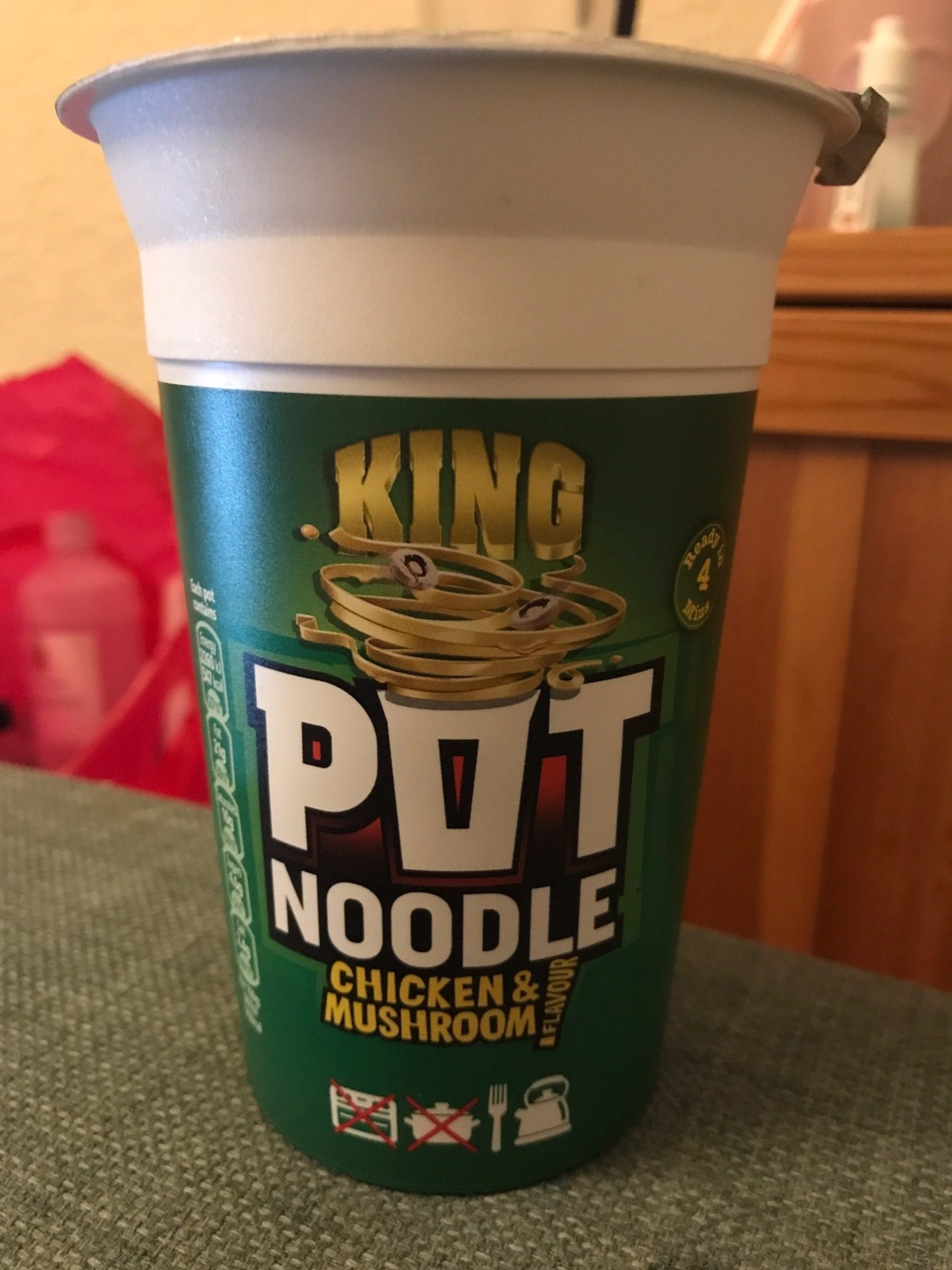 Pot Noodle King Chicken And Mushroom - Product