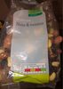Waitrose Nuts and raisins - Produit