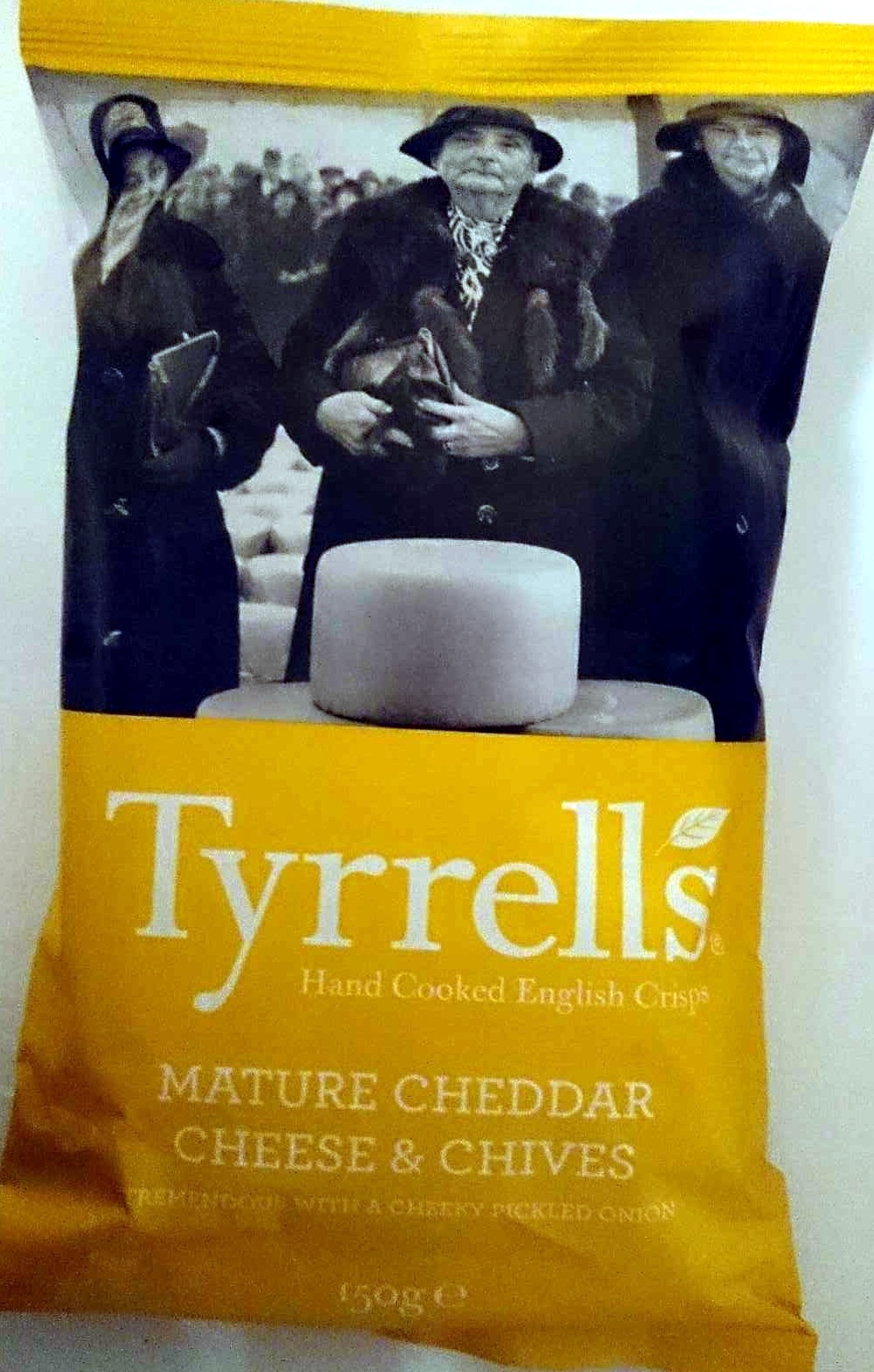 Hand cooked English Crisps Mature Cheddar Cheese & Chives - Product