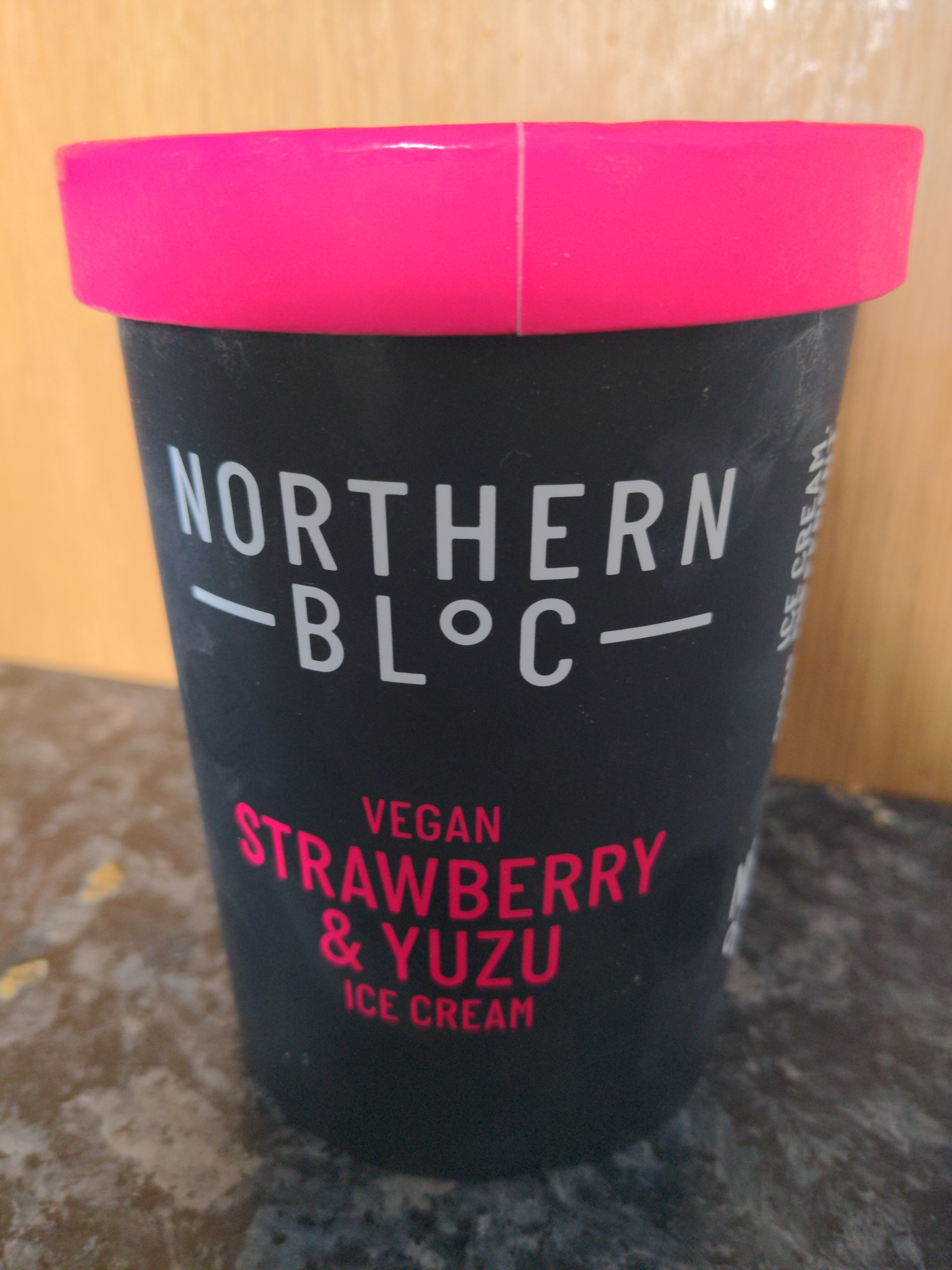 Vegan Strawberry & Yuzu Ice-cream - Product