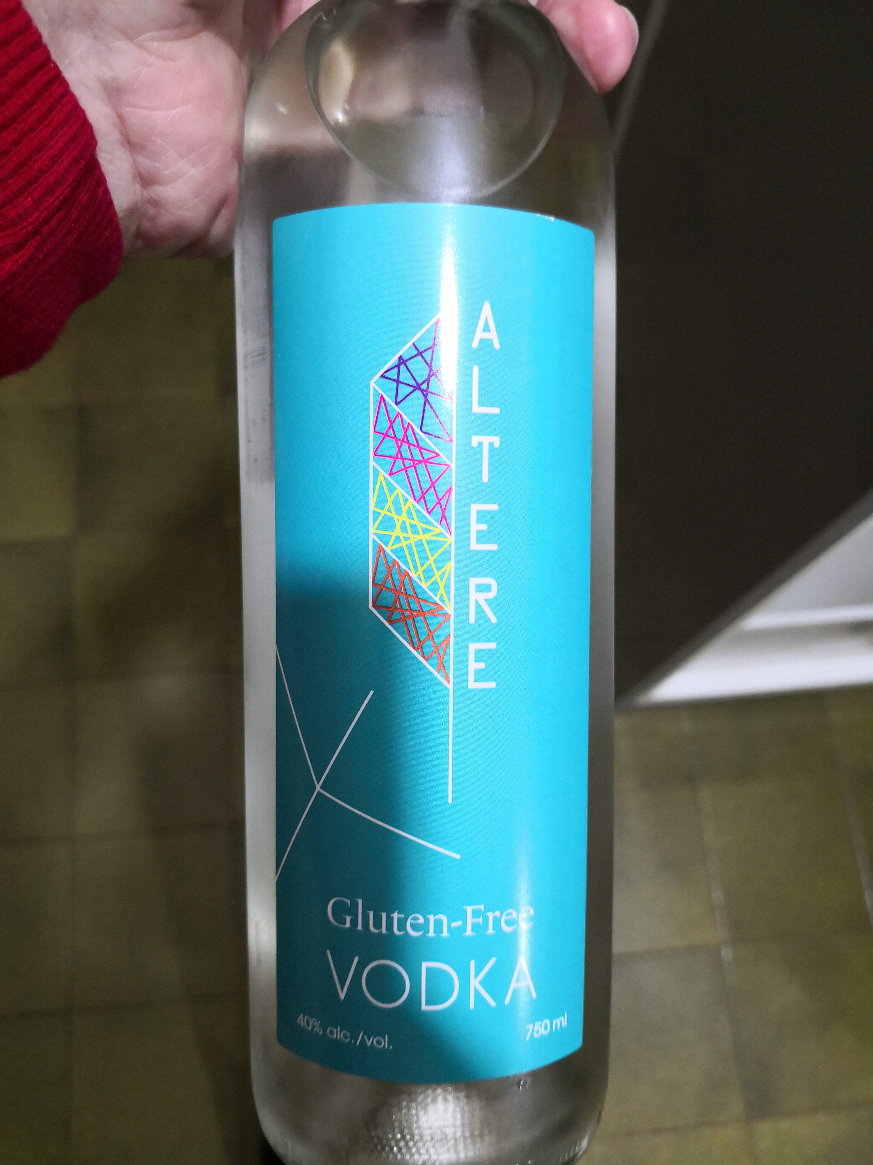 Altere Vodka - نتاج - en