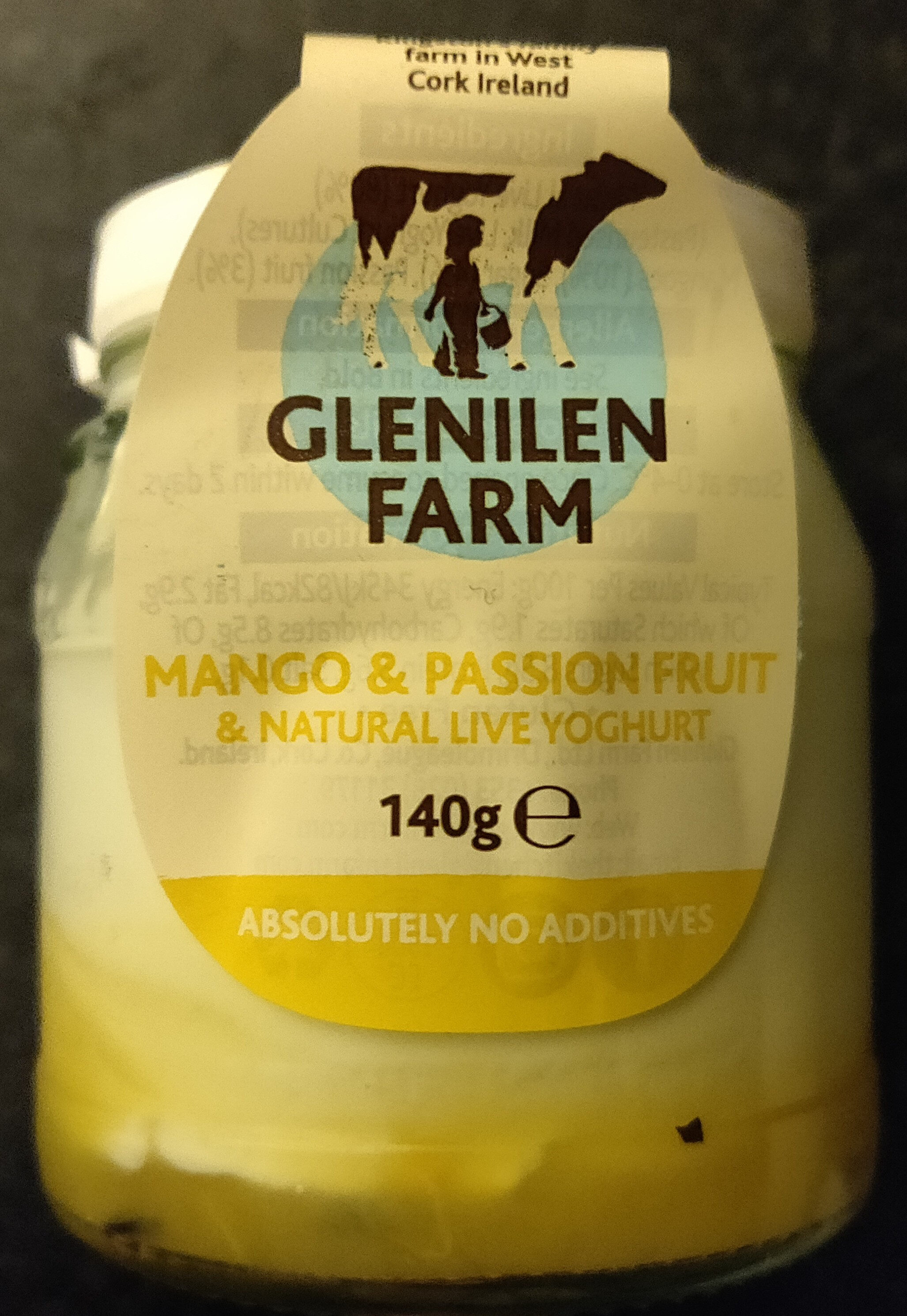 Mango & passion fruit & natural live yogurt - Product