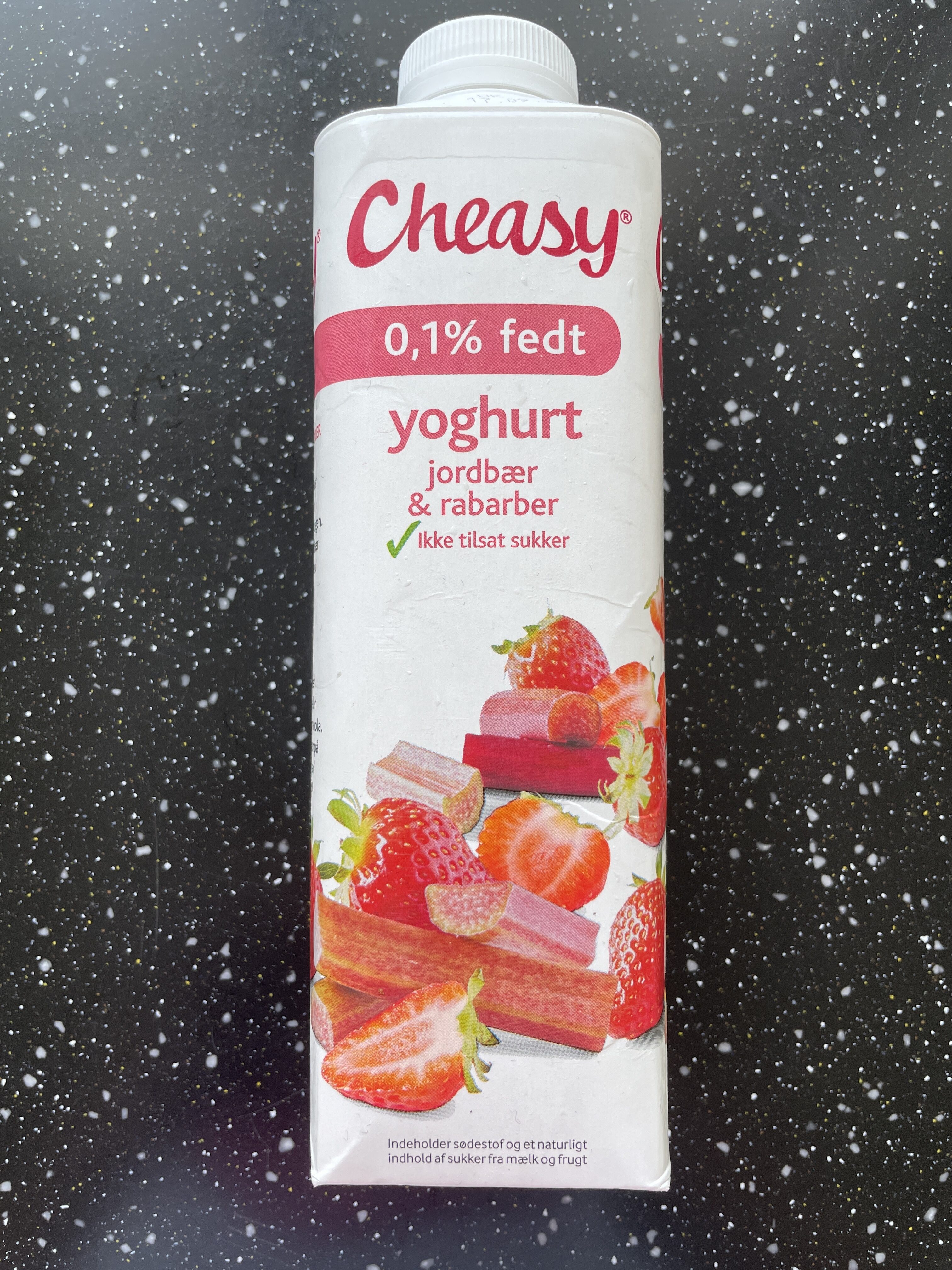 Cheasy yoghurt - jordbær & rabarber - Produkt