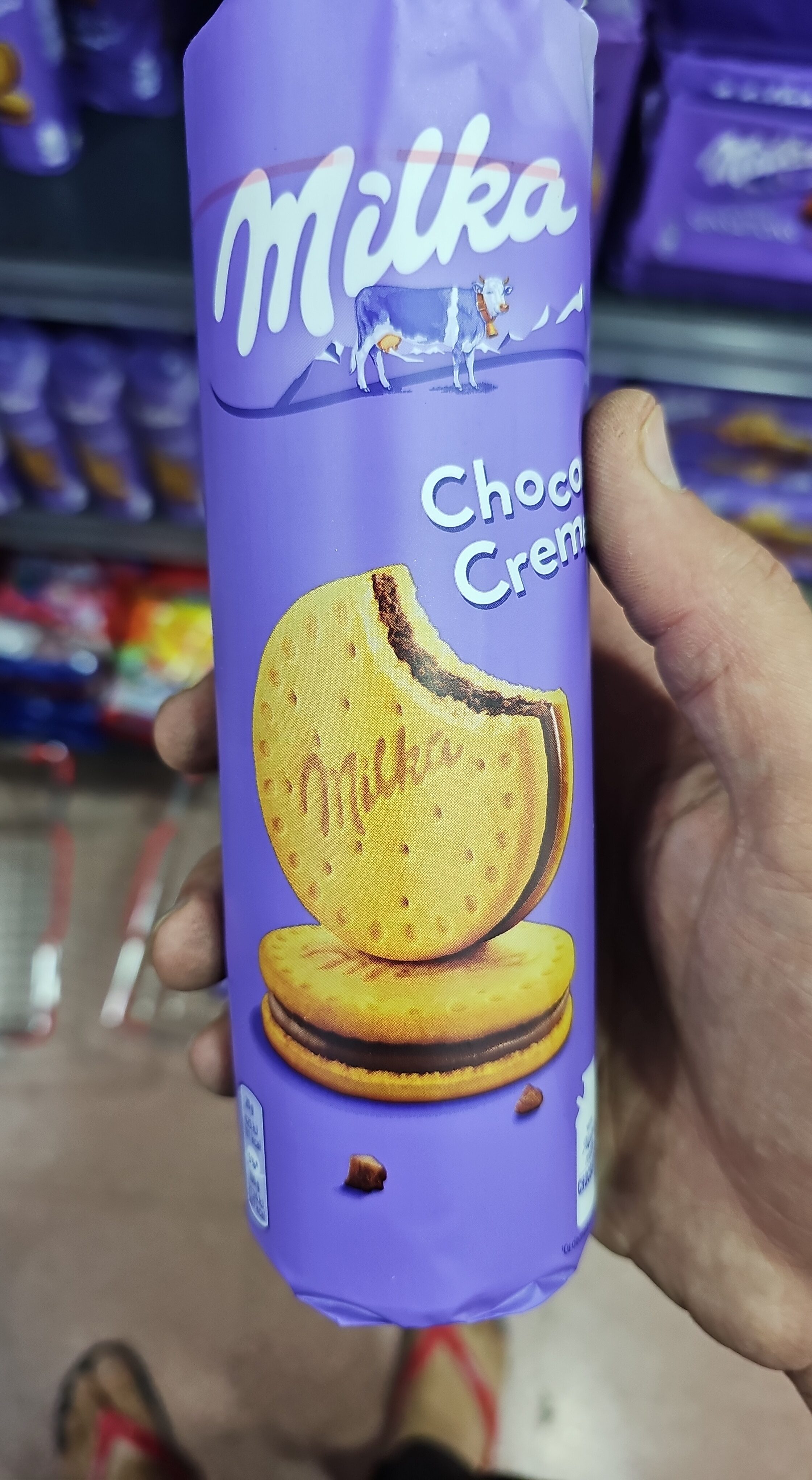 Biscuits with chocolate cream - Product
