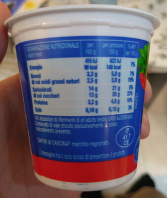 Yogurt intero Fragola - Tableau nutritionnel - it